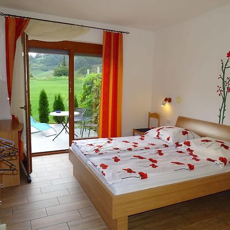 Guesthouse Mesec Zaplana Vrhnika Ngoại thất bức ảnh