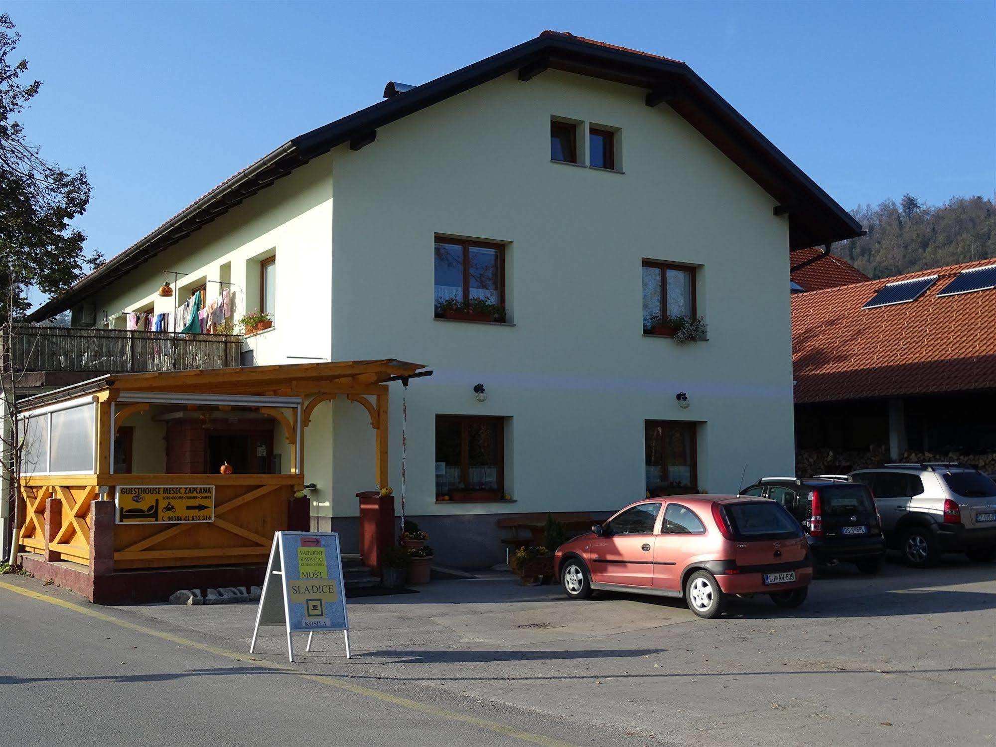 Guesthouse Mesec Zaplana Vrhnika Ngoại thất bức ảnh